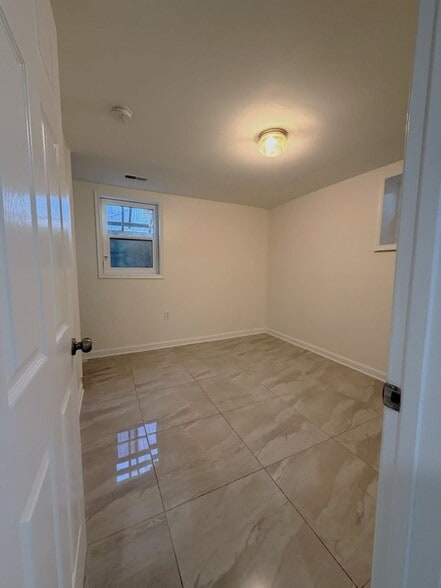 Building Photo - 2012 Henry Rd