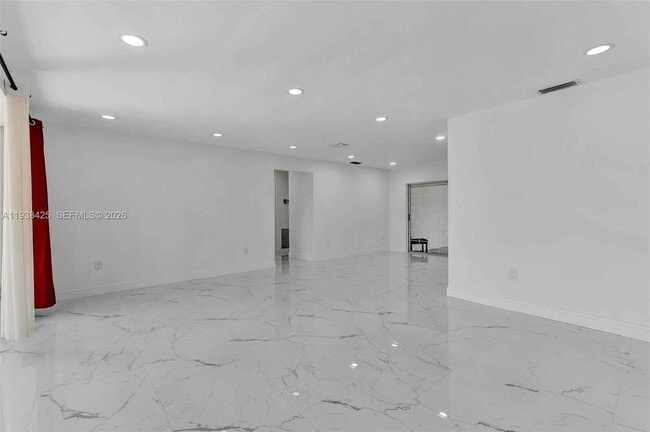 Building Photo - 860 NW 207th St