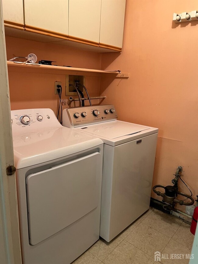 Building Photo - 196 Wycoff Way W