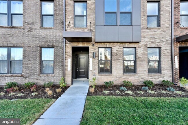 Building Photo - 43740 Transit Sq