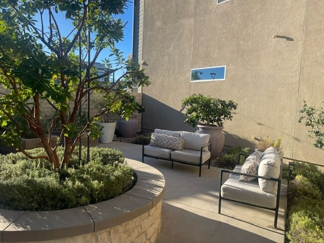 Building Photo - Newer 4BR Valencia Home in Solaire | Pool Community | Prime Location