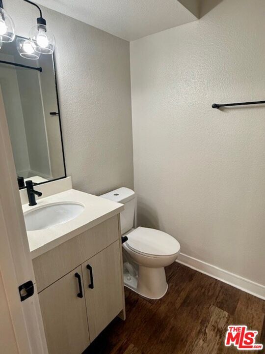 Building Photo - 7660 Beverly Blvd