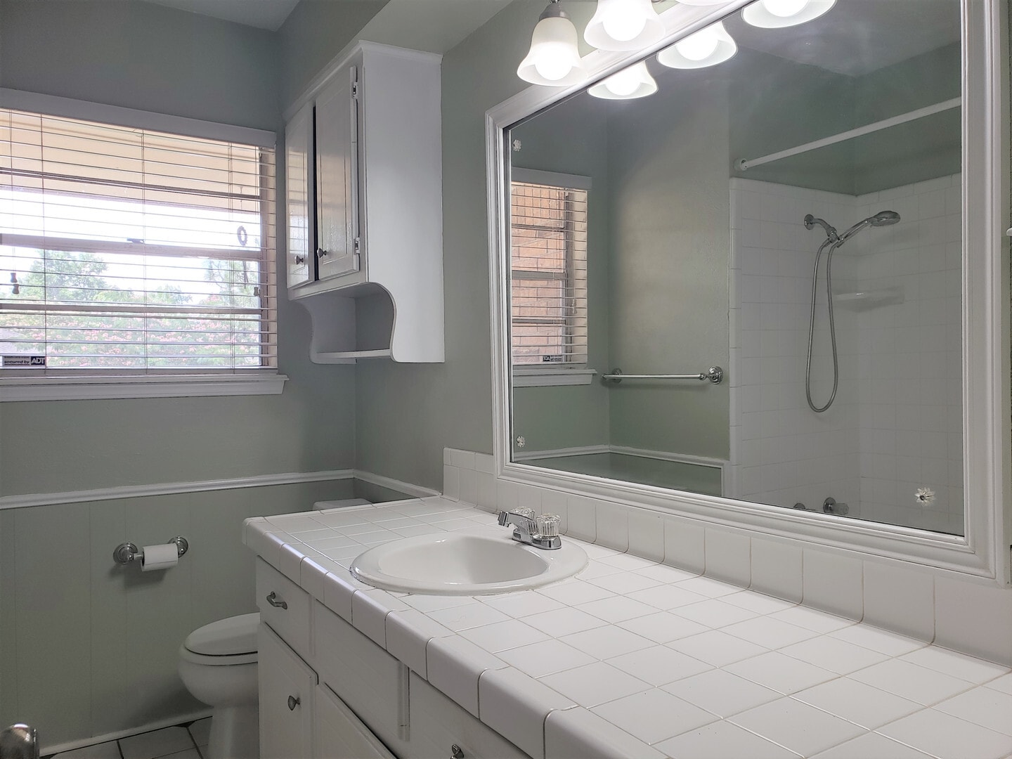 Building Photo - 1325 E Brooks St