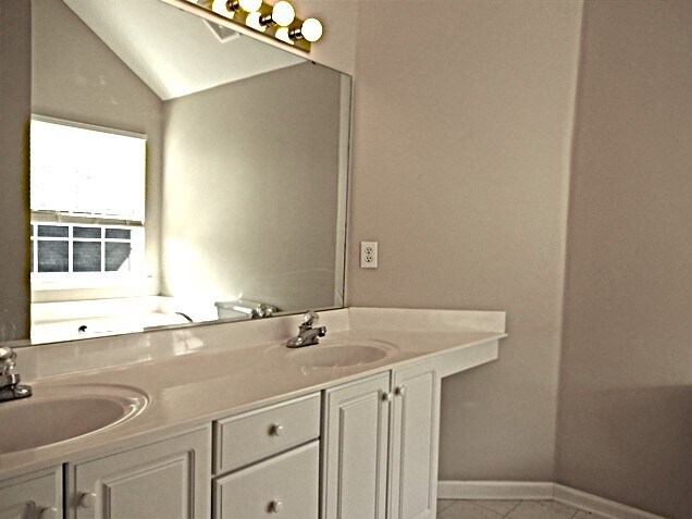 Building Photo - 10 Teakwood Cove