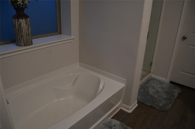 Building Photo - 17616 Cedar Crst Dr