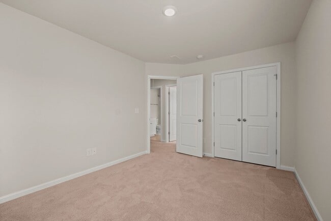 Building Photo - Stunning home in desirable Chateau community