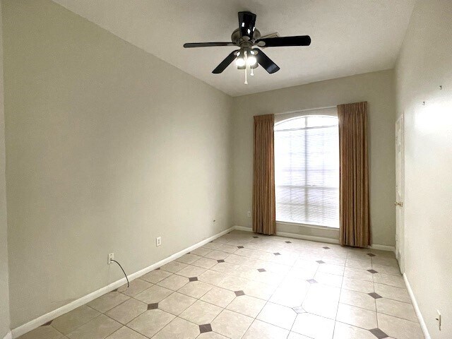 Building Photo - 1815 Rustic Oak Ln