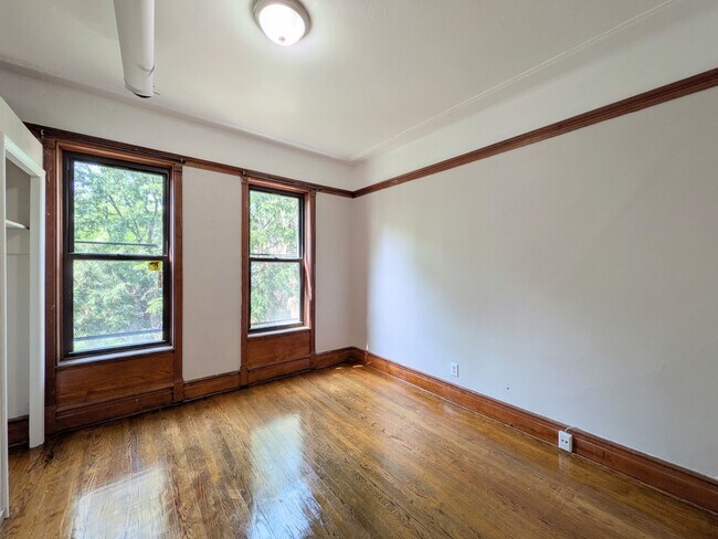 Building Photo - 4943 N Winthrop Ave