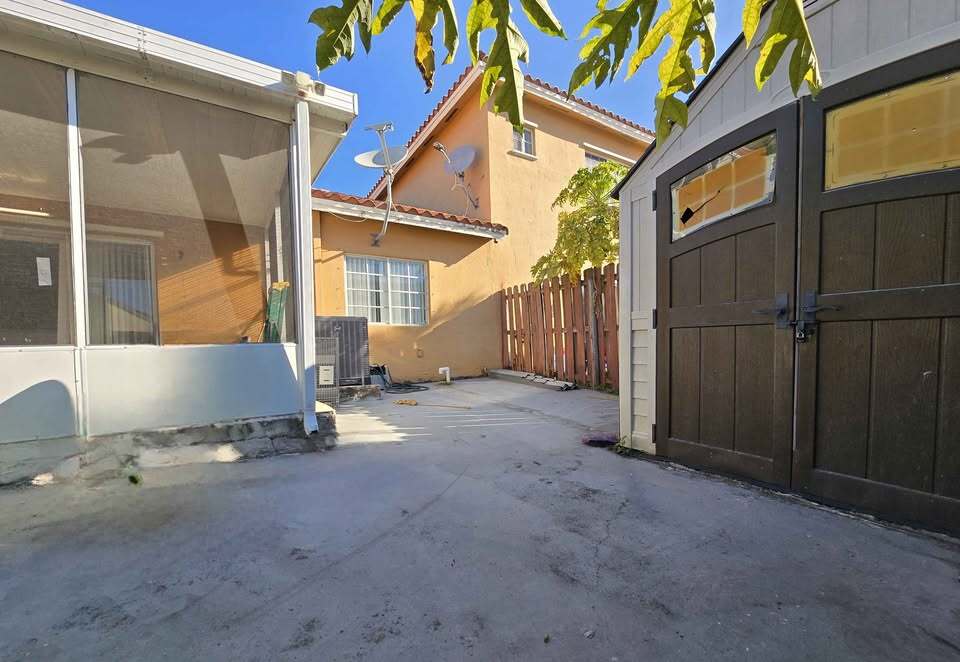 Building Photo - 10924 SW 182nd Ln