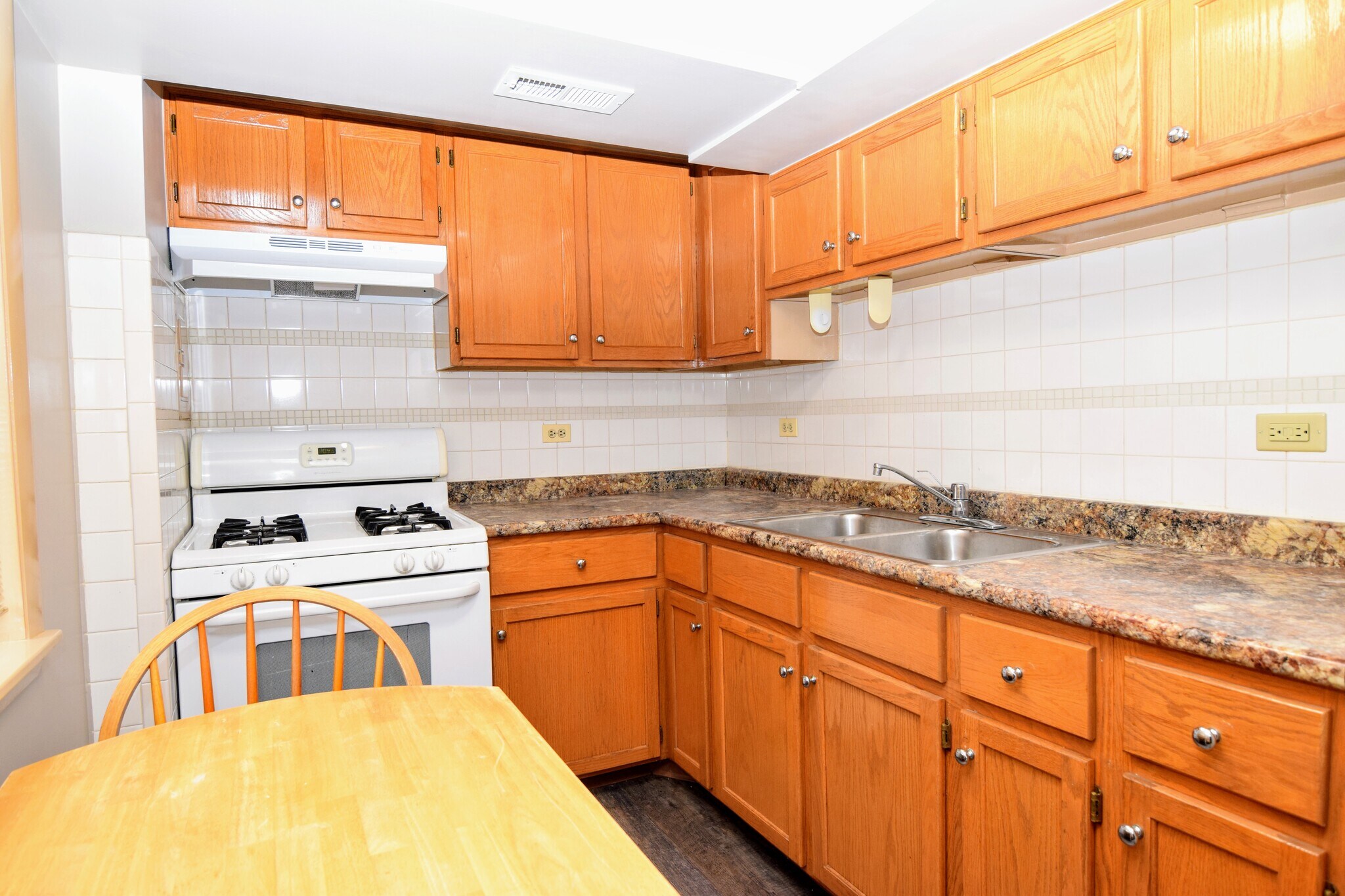 Building Photo - 5025 Carol St