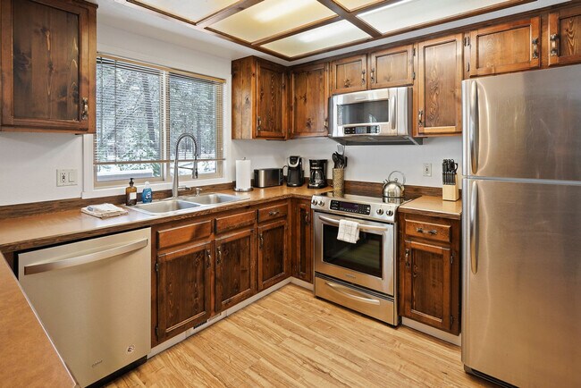 Building Photo - 5 Sandhill Ln