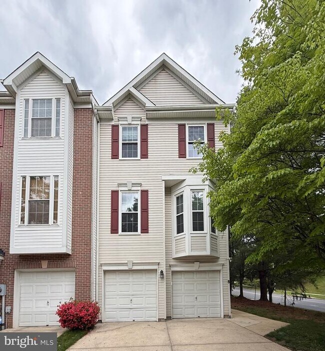 Building Photo - 8 Diamond Hill Ct