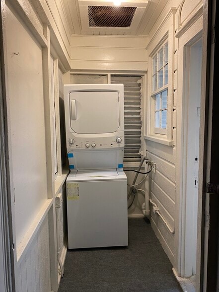 Building Photo - 937 Ontario St