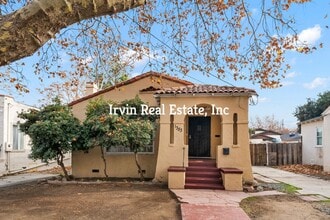 Building Photo - Nice 3 Bedroom and 2 Bath House with Backyard