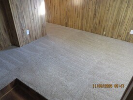 Building Photo - 921 W 8th St