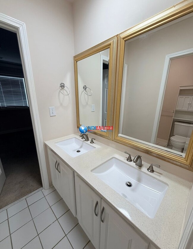 Building Photo - Nice 2-story house in the City of BUFORD schools