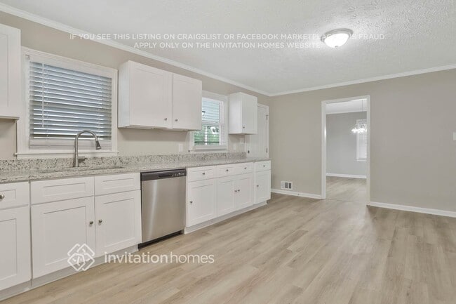 Building Photo - 692 Barnes Dr