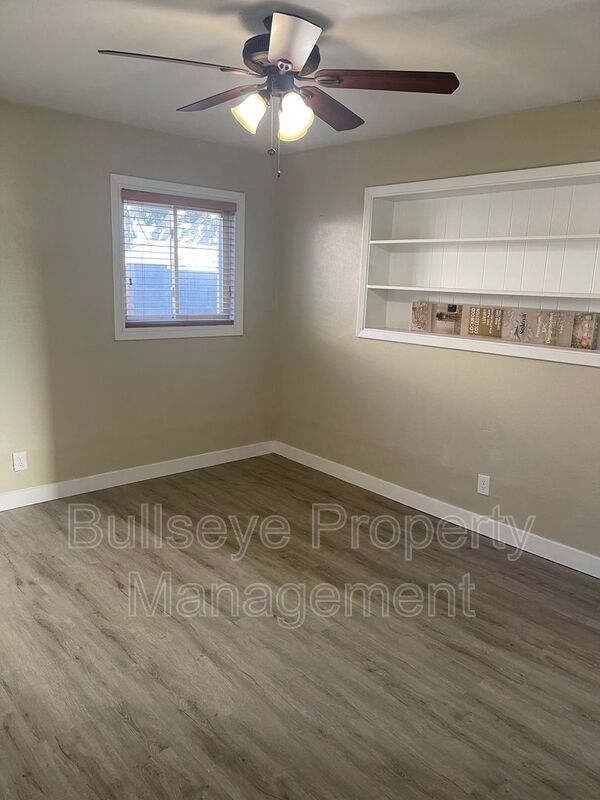 Building Photo - 3127 W Dahlia Dr