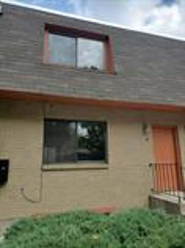 Building Photo - 2141 28th Ave Ct