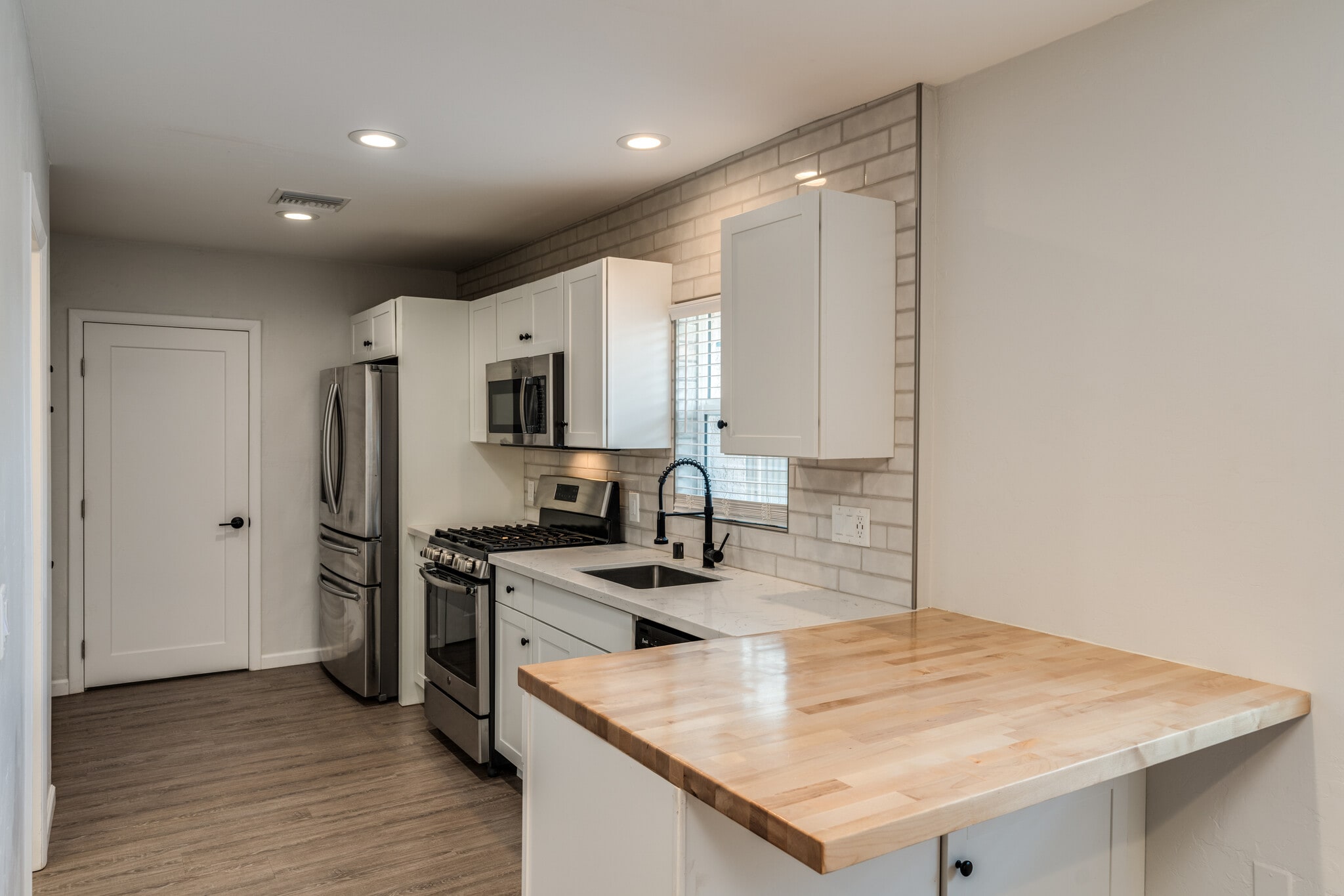 Building Photo - 1132 E Florita St