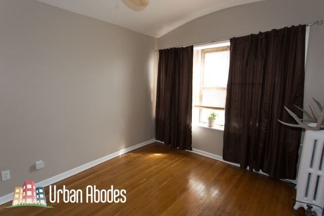 Building Photo - 4312 N Clarendon Ave