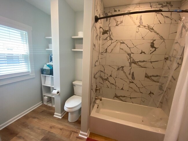 Building Photo - 3BR Aksarben- walking distance UNO, Availa...