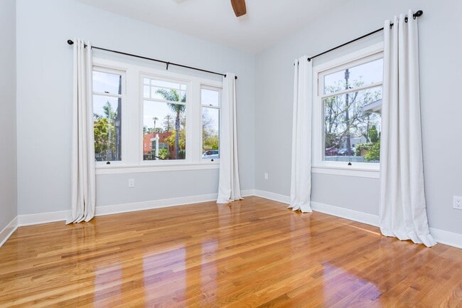 Building Photo - Modern Kensington Cottage