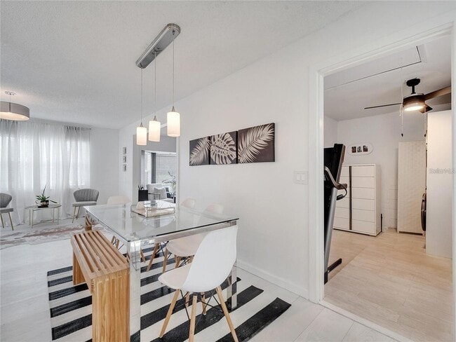 Building Photo - 4754 Lake Shore Dr