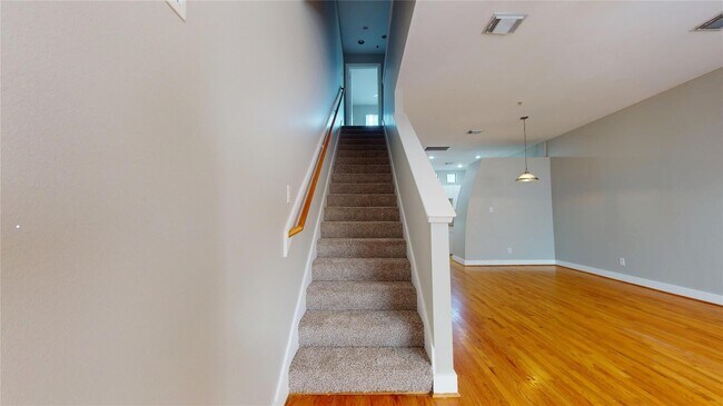Building Photo - 8715 Meadowcroft Dr
