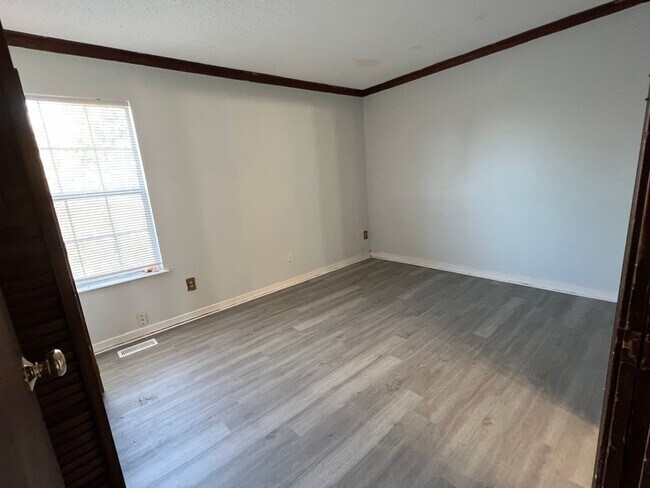 Building Photo - 2BD/ 2.5BA Townhouse near Town Center! Was...