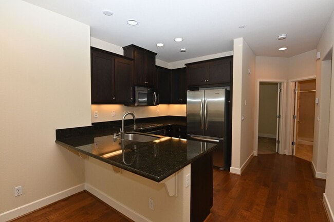 Building Photo - Tralee Village-Tri-Level Townhome, Modern ...