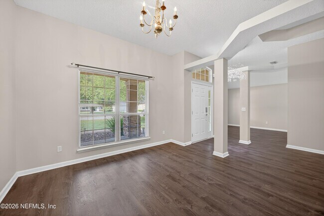 Building Photo - 648 W Johns Crk Pkwy