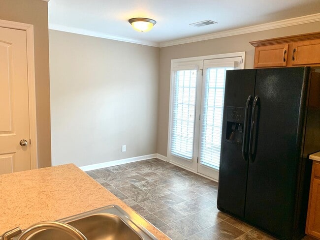 Building Photo - 318 Sam Houston Cir