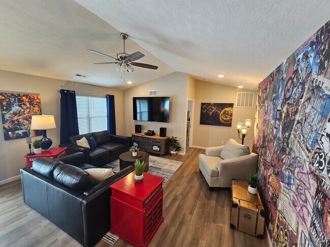 Building Photo - 814 Pierson Rd