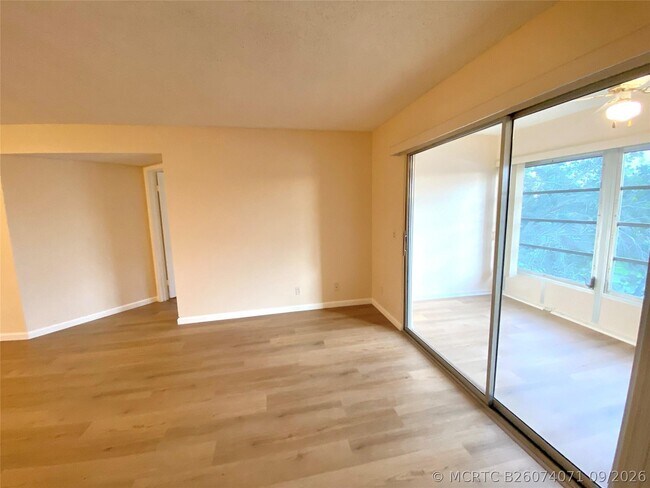 Building Photo - 1000 SW 128th Terrace