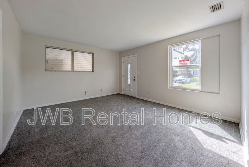 Building Photo - 3702 Colebrooke Dr