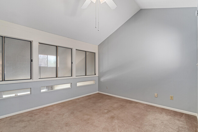 Building Photo - 300 Yacht Club Dr