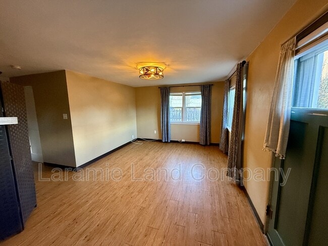 Building Photo - 551 N 10th St