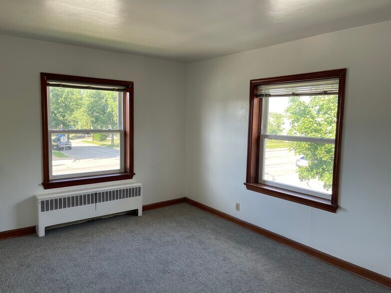 Building Photo - 5605 W Lincoln Ave