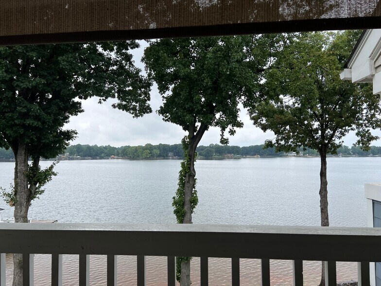 Gorgeous Peaceful Place - 948 Southwest Dr