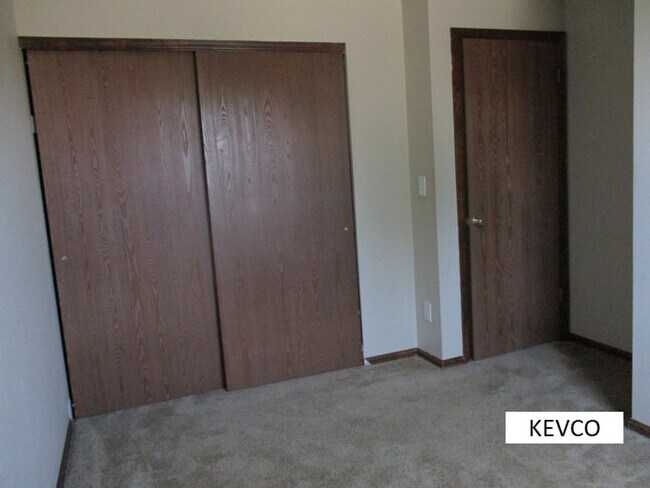 Building Photo - Beautiful Three Bedroom Home!