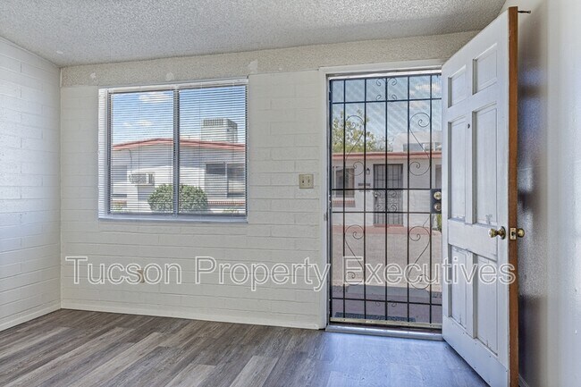Building Photo - 4246 E Pima St