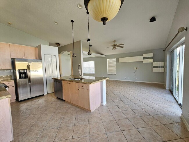 Building Photo - 743 SW 190th Ave