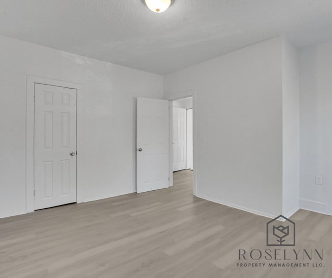 Building Photo - 270 Walnut St