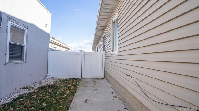 Building Photo - 4001 Broadway