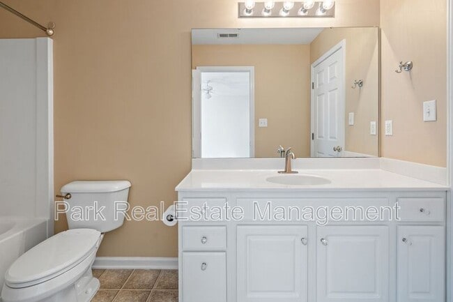 Building Photo - 285 Plaza Dr