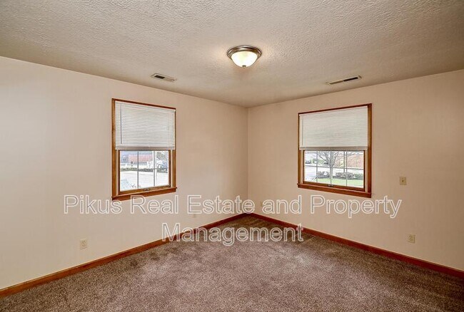 Building Photo - 711-713 N Main St