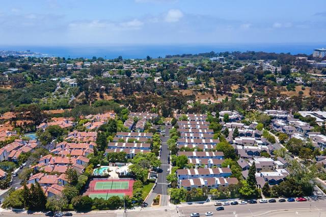 Building Photo - 8746 Villa La Jolla Dr