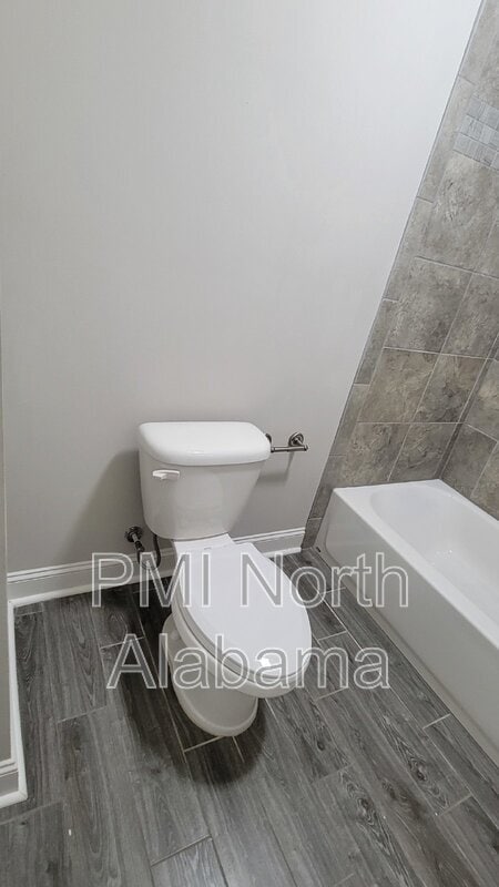 Building Photo - 130 Creekmound Dr