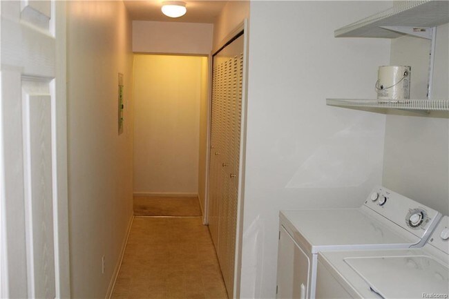 Building Photo - 16695 Carriage Way
